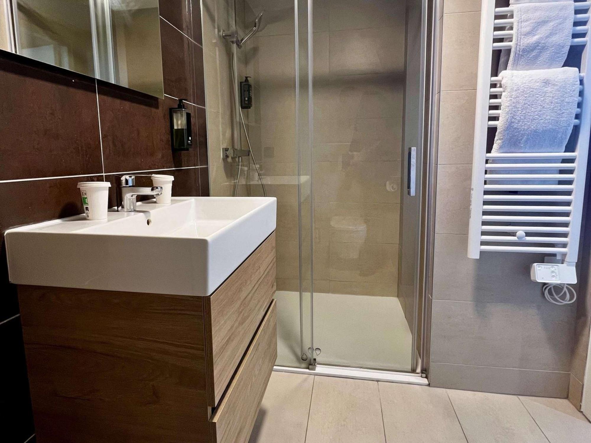 Ibis Styles Cabries Aix-En-Provence Tgv Hotel Екстериор снимка