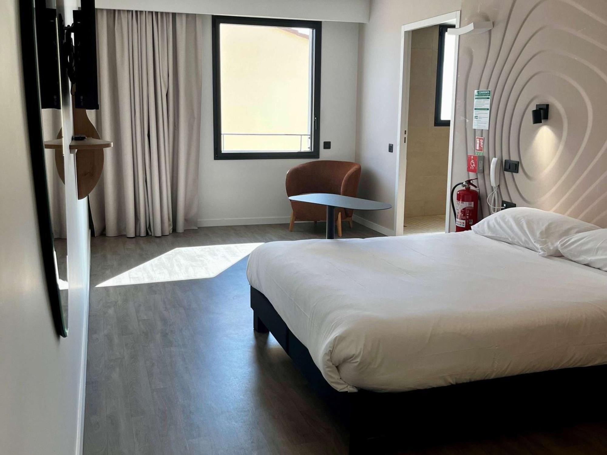 Ibis Styles Cabries Aix-En-Provence Tgv Hotel Екстериор снимка