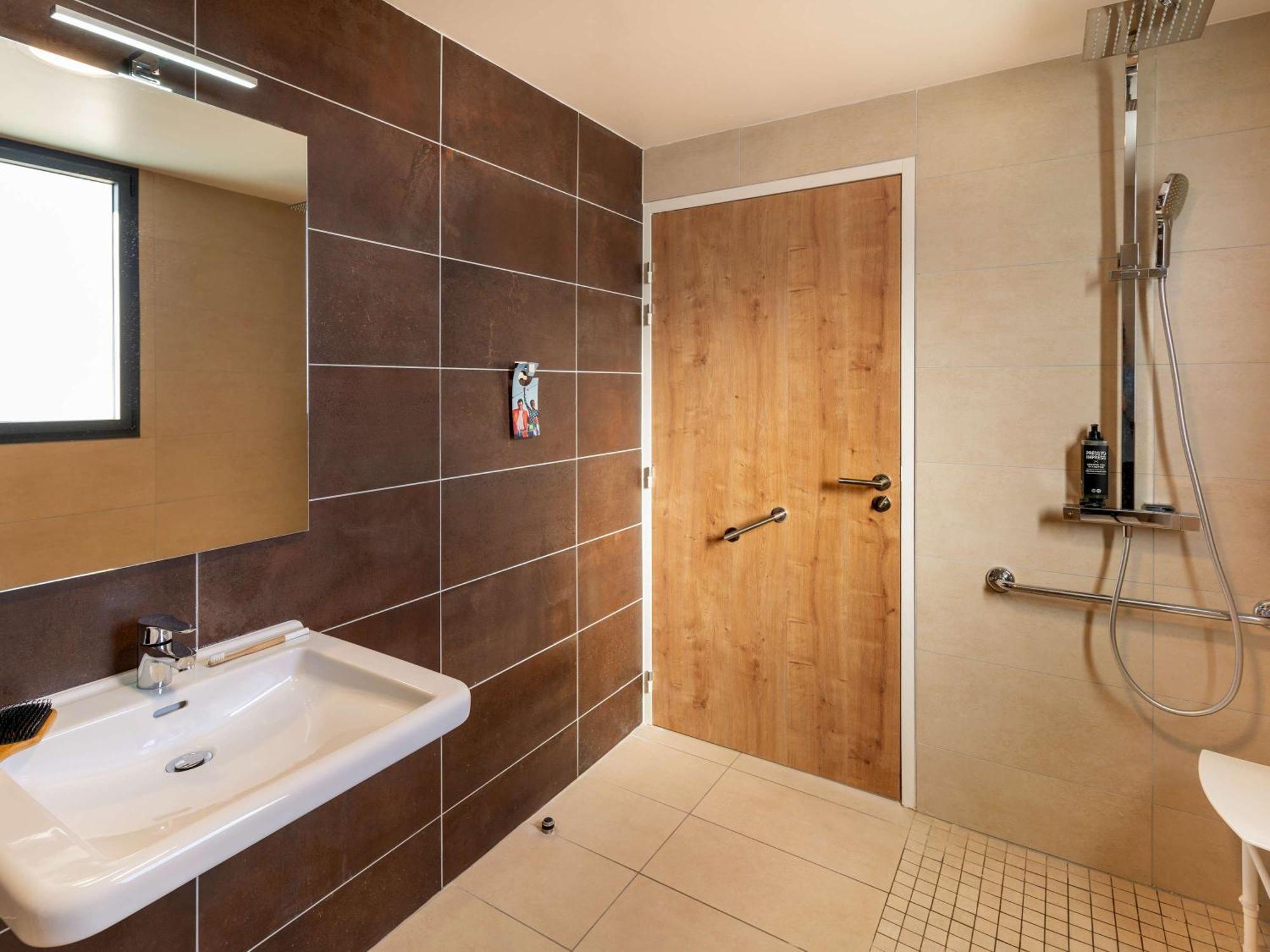 Ibis Styles Cabries Aix-En-Provence Tgv Hotel Екстериор снимка